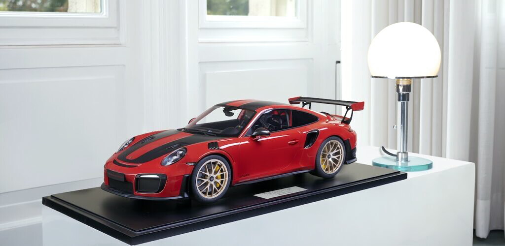 ミニチャンプス 1/8 ポルシェ 911 (991.2) GT2RS 2018 (99) 99台制限事項Minichamps 1/8 Porsche 911 (991.2) GT2RS 2018 INDISCHROT (WEISSACHPAKET) (99) limited: Only 99 copies