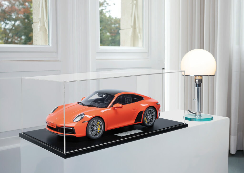 MINICHAMPS ポルシェ911カレラRS 2.7 楽天市場】ミニチャンプス 1/8 ポルシェ 911 (964) カレラ RS