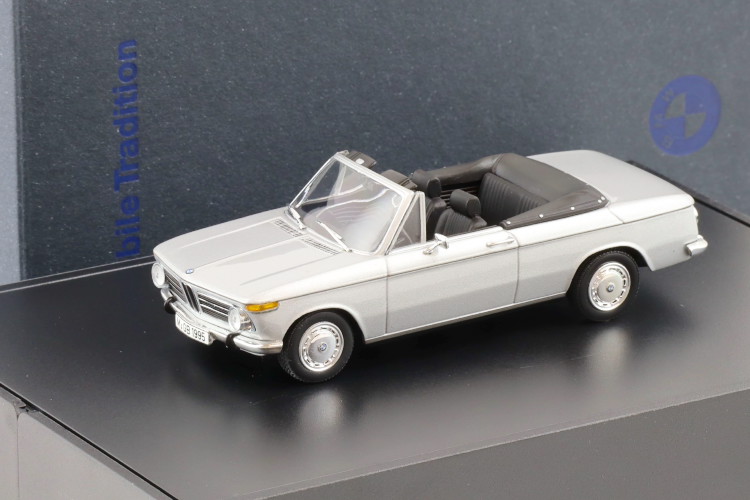 ミニチャンプス 1/43 BMW 2002 コンバーチブル シルバー ディーラーバージョン Minichamps 1:43 BMW 2002 Convertible silver DEALER VERSION