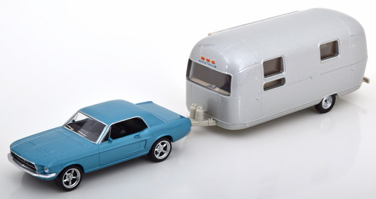 ノレブ 1/43 ジェラルド・r・フォード USA マスタング クーペ 1968 エアストリームキャラバンルーロット付き添い人NOREV 1:43 FORD USA MUSTANG COUPE 1968 WITH AIRSTREAM CARAVAN ROULOTTE LIGHT BLUE MET 乗り物のおもちゃ-ミニカー・トイカー