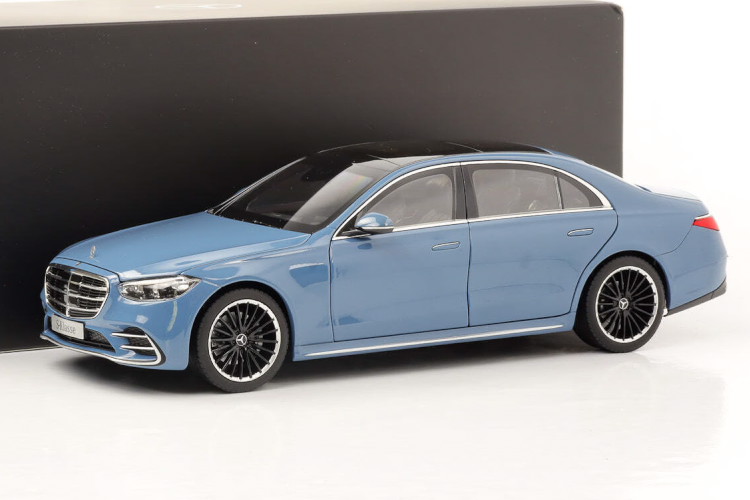 NOREV MercedesGクラス 2019　1/18 NOREV MercedesG クラス 2019 1/18 - メルカリ