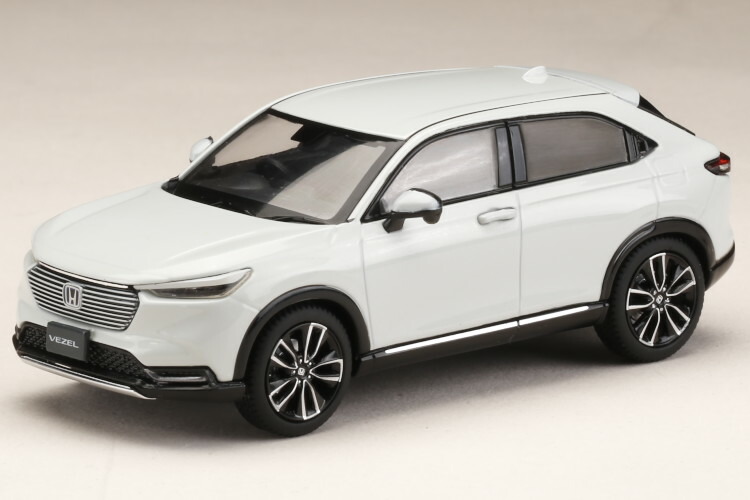 VEZEL 純正オプション装着車 プラチナホワイトパール ホンダの新型VEZEL（ヴェゼル）発売1ヵ月で3万台を超える受注