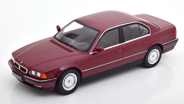 BMW740i　1/24 E38型 ダイキャストミニカー(ホワイト) BMW740i 1/24 E38型 ダイキャストミニカー(ホワイト) - メルカリ