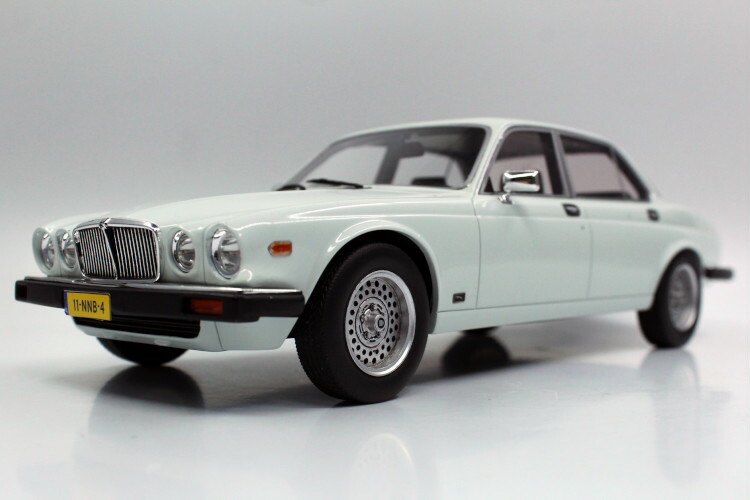 1/18 ジャガーXJ Amazon | 1:18 ジャガー 2010 ジャガー XJ スポーツカー