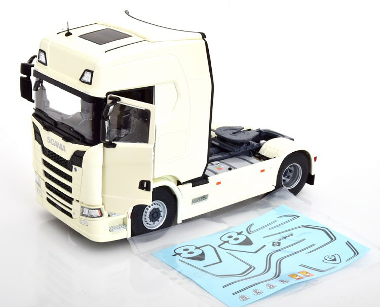 ソリド 1/24 スカニア S580 白いこと デカール付き添い人Solido 1:24 Scania S580 white with Decals