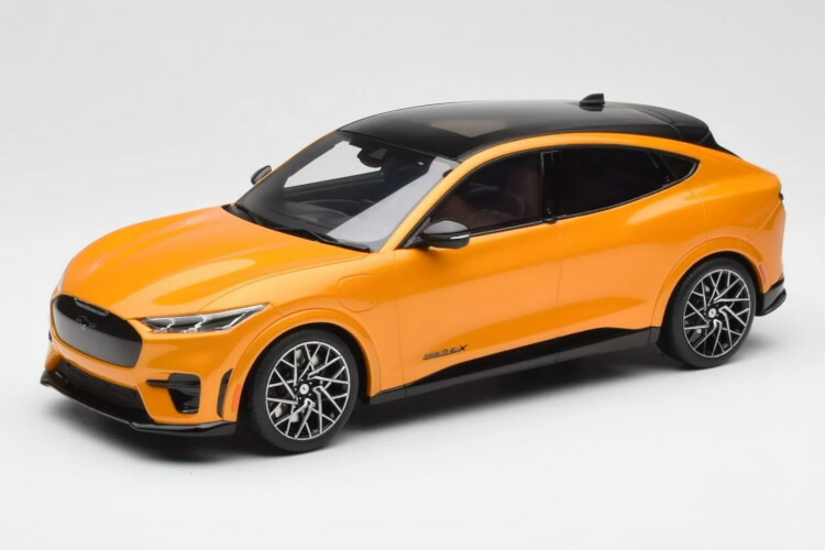 オットー 1/18 ジェラルド・r・フォード マスタング マッハE GT 動作 2021 サイバーオレンジ 999台押さえるOtto Mobile 1:18 Ford Mustang Mach-E GT Performance 2021 cyber orange Limitation 999 pcs