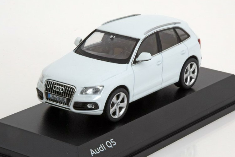 アウディ特注 Audi collection 1/43 Audi Q5ミニカー Amazon | AUDI特注 1/43 アウディ Q5 (ホワイト) 2018