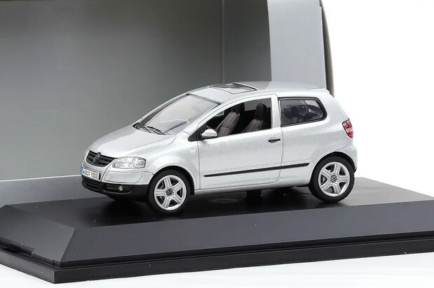 シュコー 1/43 フォルクスワーゲン Fox 2005 リフレックスシルバーメタリックSchuco 1:43 Volkswagen Fox 2005 Reflex Silver Metallic｜Reowide モデルカー カタログ SHOP