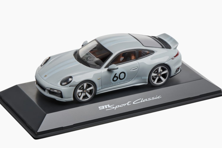 1/43 特注 スパーク ポルシェ 911(992) ダカール シェイドグリーン 1/43 特注 スパーク ポルシェ 911(992) Dakar グリーン