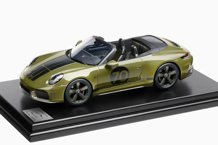 ポルシェ特注 ぴかぴか光る 1/12 ポルシェ 911 992.2 肝ったま70 2025 オリーブネオSpark 1:12 Porsche 911 (992.2) Spirit 70 2025 olive neo