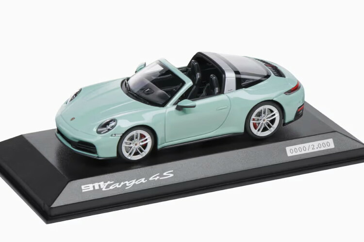 ポルシェ特注 ぴかぴか光る 1/43 ポルシェ 911 992.2 タルガ 4S 2024 シェードグリーンメタリック 2000台制限事項SPARK 1:43 Porsche 911 992.2 Targa 4S 2024 Shade Green Metallic