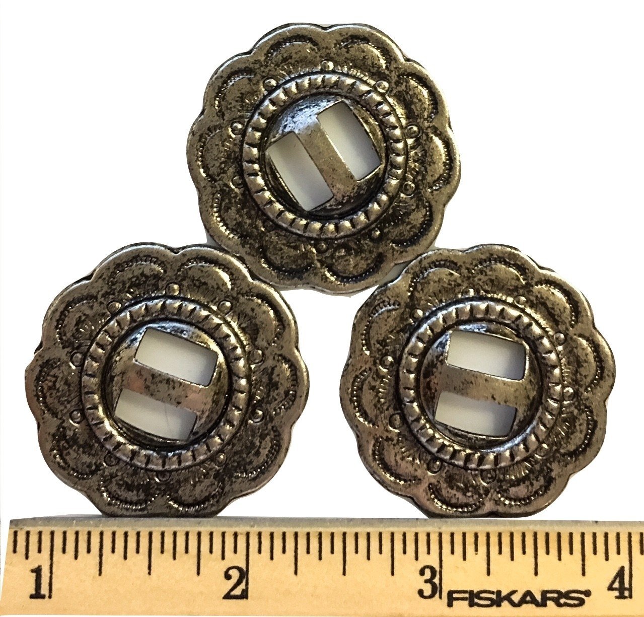 【中古】【未使用・未開封品】Conchos 1 1/2インチ スカラップアンティークニッケルシルバー仕上げ 20個
