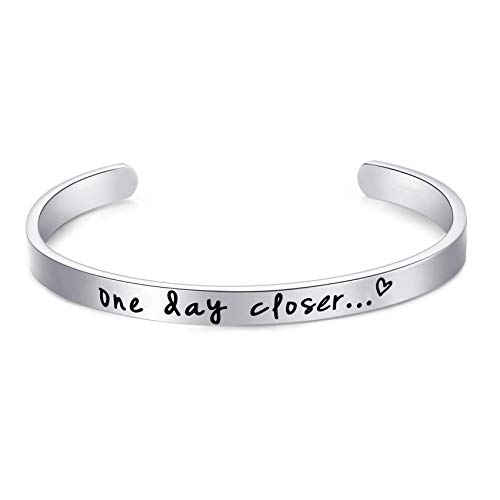 【中古】【未使用・未開封品】One Day Closer ブレスレット 展開ギフト ミリタリー ジュエリー 妻 ガールフレンドへのギフト 長距離恋愛ジュエリー