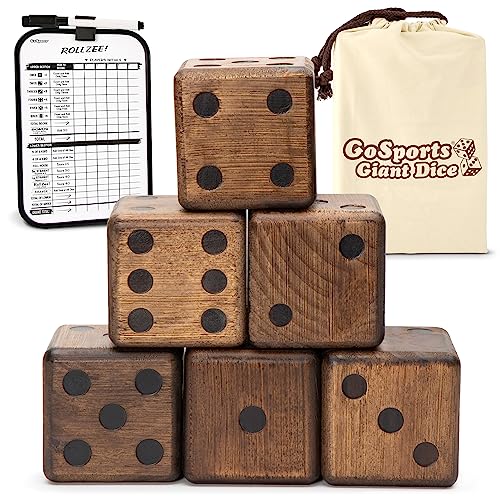 【中古】【未使用・未開封品】GoSports Giant 8.9cm Dark Stain Wooden Playing Dice Set with Bonus Rollzee and Farkle Scoreboard (Includes 6 Dice, Dry-Erase Scoreboard