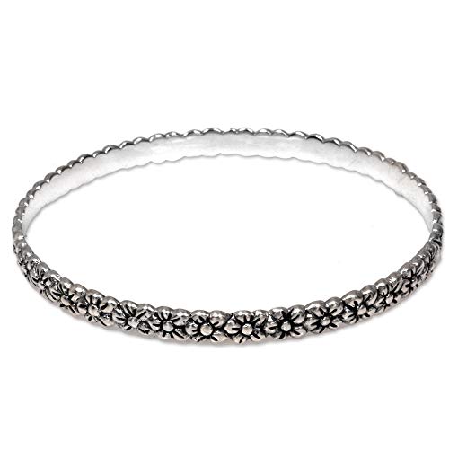 【中古】【未当て嵌める・未開封品】NOVICA No Stone .925スターリングしろがね色 バングルブレスレット 「シルバーガーランド」