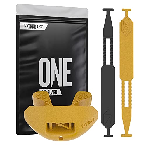 【中古】【未使用・未開封品】Nxtrnd One フットボール マウスガード 通気性 マウスピース ストラップ2本付き 大人&ユース用 (ゴールド)