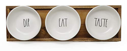 【中古】【未使用・未開封品】マゼンタのRae Dunn 4ピース DIP EAT TASTE セラミック LL ディップボウル サービングプラッターセット 木製トレイ付き 2019 限定版 33,574円