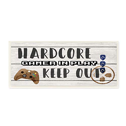 【中古】【未使用・未開封品】Stupell Industries Gamer in Play ビデオゲームフレーズ キッズプレイルームサイン Daphne Polselli Artによるデザイン 7 x 17インチ 壁飾り板