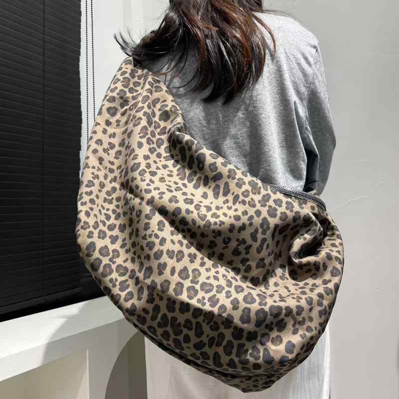 バッグ レディース ショルダーバッグ トートバッグ ヒョウ柄 ナイロン 大容量 レトロ おしゃれ 個性的な 普段使い デイリーユース 通勤 通学 ヴィンテージ風 ソフト スクエア型 ファスナー付き 多収納 秋冬