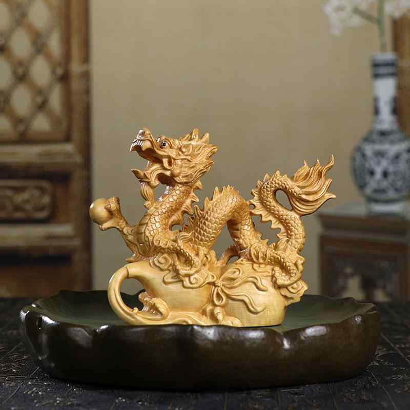 飾りつけ ツゲの木 木彫り 龍 火竜 干支 辰年 縁起物 青龍 開運 風水 手当て 手彫り 中式 室内装飾 オブジェ 差し上げ物 差し上げ物