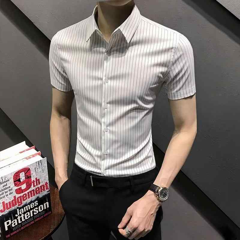 シャツ メンズ 男性用 ストライプ 半袖 スリム 細身 カジュアル ビジネス オフィス 通勤 韓国風 高級感 ポリエステル混紡 ウォッシャブル 形態安定 襟付き レギュラーカラー 白 黒
