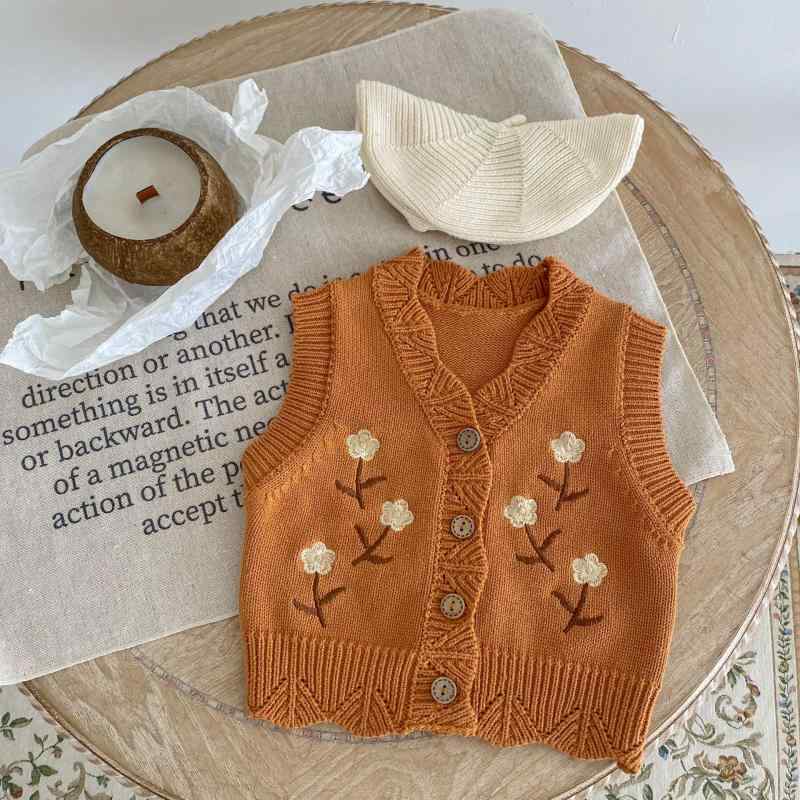 ニットベスト ジレ ベビー 幼児 女の子 女児 コットン 綿100% Vネック 前開き ボタン 刺繍 花柄 カジュアル 普段使い 肌に優しい 秋冬 春 キャメル