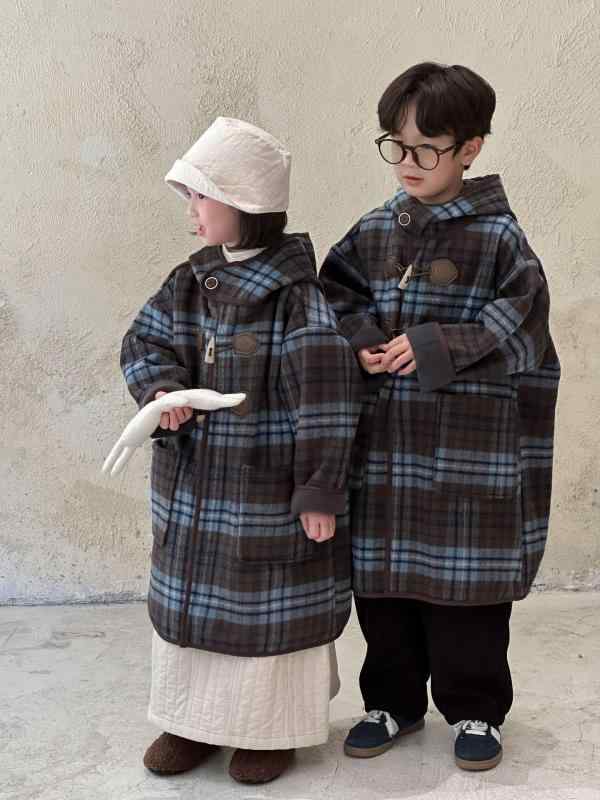 キッズ アウター 男の子 女の子 男女兼用 韓国風 カジュアル チェック柄 フード付き 裏起毛 トグルボタン 厚手 ミドル丈 冬物 防寒 通園 通学 お出かけ 羊毛 ポリエステル混