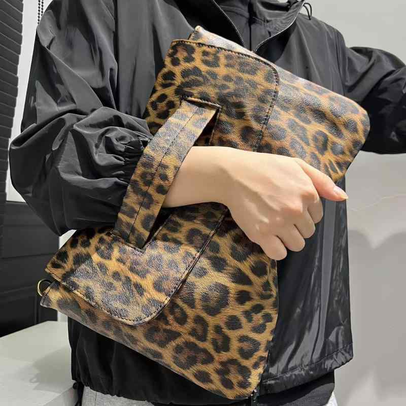 ショルダーバッグ レディース レトロ ヒョウ柄 大容量 クラッチバッグ エンベロープ型 柔らかな 肩掛け 斜め掛け PUレザー 韓国ファッション 普段使い デイリーユース かわいい おしゃれ 横型