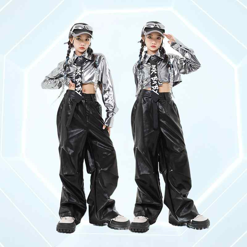 ダンスウェア 女の子 キッズ ガールズ ジャズ ヒップホップ ストリート 発表会 舞台 パフォーマンス イベント ファッションショー モデル 衣装 へそ出し クロップド丈 エナメル 光沢 シャイニー クール スタイリッシュ