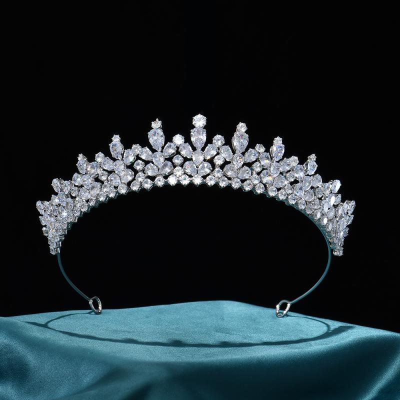ヘアアクセサリー レディース ブライダル ウェディング 結婚式 花嫁 パーティー 披露宴 バロック クラウン ティアラ ジルコニア 髪飾り シルバー ゴージャス ヘッドドレス 6,068円