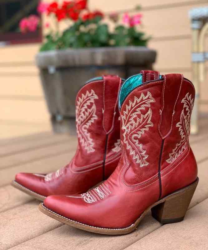 ショートブーツ レディース 女性用 ミドルヒール チャンキーヒール ヒョウ柄 刺繍切り替え フェイクレザー ラウンドトゥ スリップオン 滑り止め 保温性 耐久性 カジュアル 秋冬春 ホワイト レッド