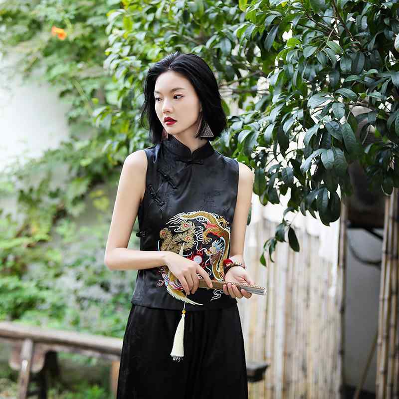 ベスト レディース 春夏 新商品 民族風 エスニック スタンドカラー 龍鳳柄 刺繍 サテン シルク調 コットンちりめん 羽織り ジレ ブラック 伸縮性 レトロ 普段使い