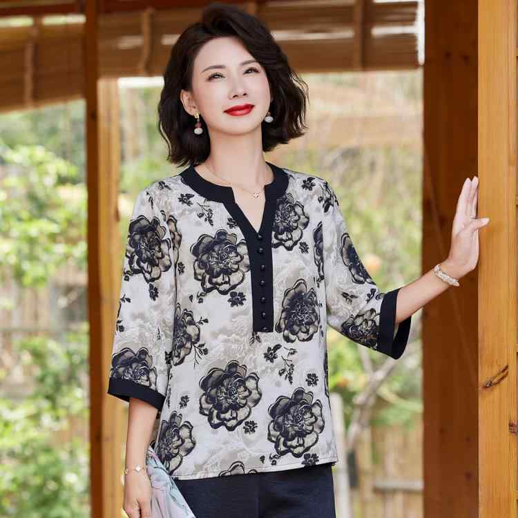 Tシャツ ママ ミセス 女性用 大きいサイズ ゆったり 細見え 着痩せ プリント柄 花柄 トップス カットソー カジュアル 普段使い レギュラー丈 クルーネック 丸首 ポリエステル ブラック 春夏