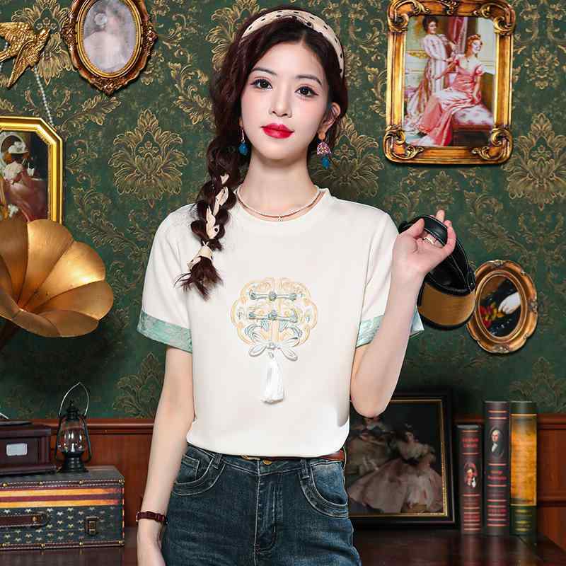 Tシャツ レディース 春夏 きれいめ 上品 エレガント ネオチャイナ チャイナ風 刺・墸 刺繍 チャイナボタン 飾りボタン 半袖 クルーネック 通勤 オフィス 普段使い デイリーユース ポリエステル ホワイト カットソー