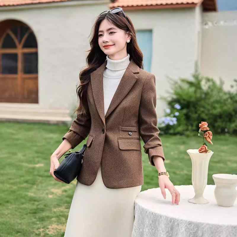 ジャケット レディース 女性用 ブラウン ウール調 テーラードジャケット ポリエステル 秋冬 厚手 高級感 上品 エレガント きれいめ 通勤 オフィス シングルブレスト 1つボタン スリムフィット 形態安定 小柄