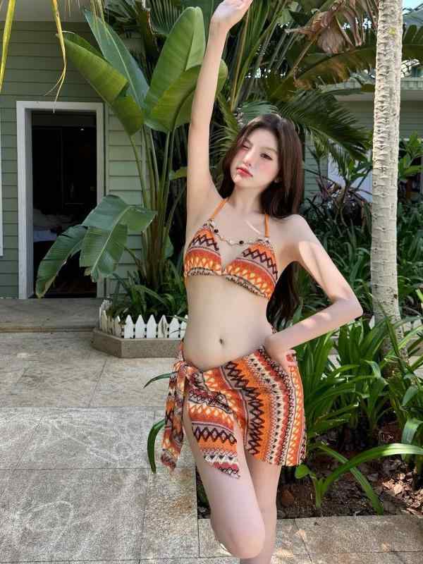 水着 レディース ビキニ 高級感 セパレート スリーピース ニット チェーン 抜け感 温泉 プール 海水浴 ナイロン スパンデックス素材 伸縮性 花柄 胸パッド付き ノンワイヤー リゾート