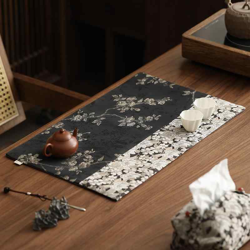 茶席 侘寂スタイル 禅スタイル 和モダン 乾泡茶席 テーブルランナー ティーマット 茶台 茶壺受け 湯こぼし コースター 茶巾 布製 織り 刺繍 白梅 上質 高級感 断熱