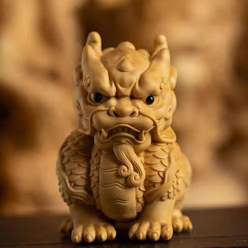 置物 ツゲの木彫刻 書物麒麟 無垢材 神獣 工芸品 かわいい ユニーク 縁起物 デスク飾り インテリア雑貨 開運 贈り物 手のひらサイズ ミニチュア オブジェ アジアンモダン
