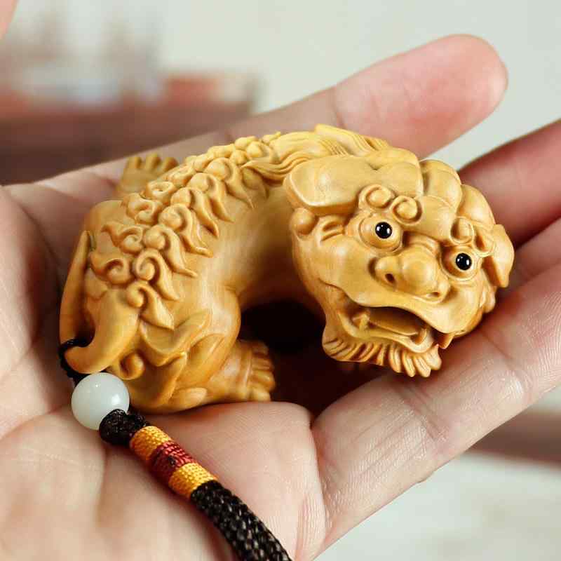 置物 貔貅 ヒキュウ ツゲ材 彫刻 手彫り 手持ち飾り 文玩品 インテリア小物 中国風 開運 招財 縁起物 風水グッズ ラッキーアイテム デスク飾り オフィス飾り 精巧