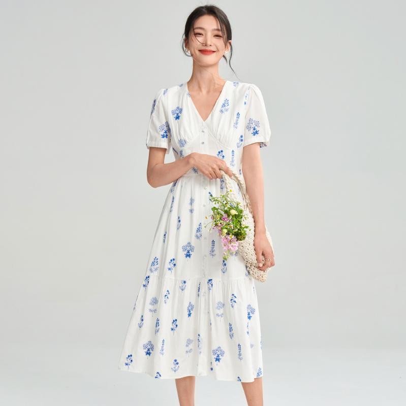 ワンピース レディース 女性用 春夏 半袖 ロング丈 Vネック ウエストマーク 細見え 上品 エレガント フレンチスタイル 小花柄 刺繍 フラワーモチーフ コットン 綿 ハイウエスト 白 普段使い お出かけ