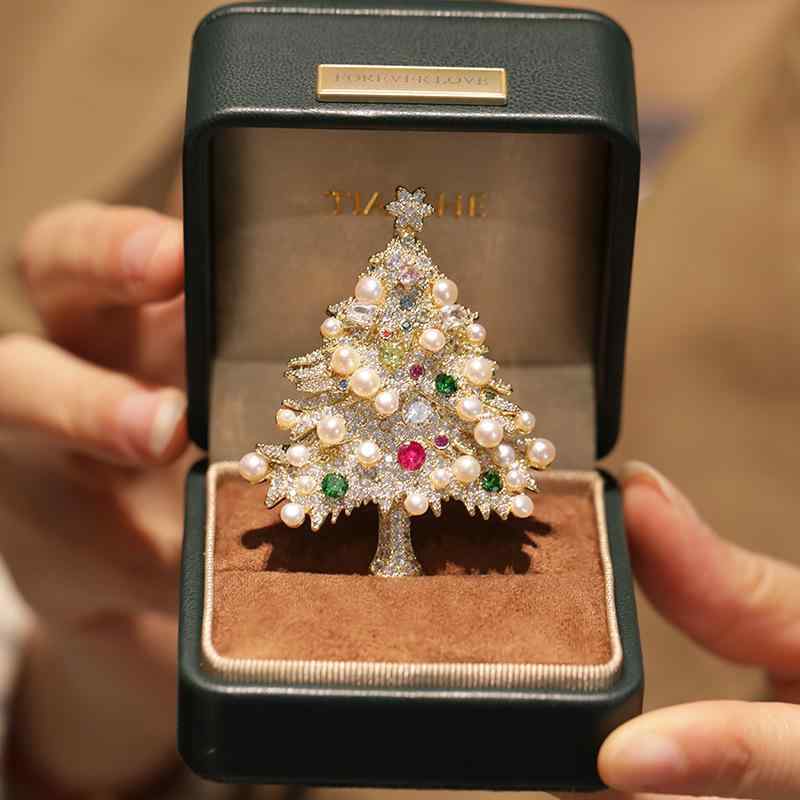 ブローチ レディース 高級感 オリジナルデザイン 豪華 エレガント 天然パール クリスマスツリー 銅製 電気メッキ加工 ファッション 通勤 装飾