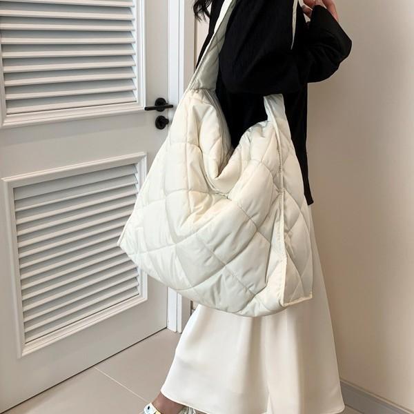 ショルダーバッグ レディース ナイロン製 シンプル おしゃれ ストリート カジュアル 韓国風 軽量 大容量 キルティング 切り替え 多収納 肩掛け 斜め掛け 横型スクエア
