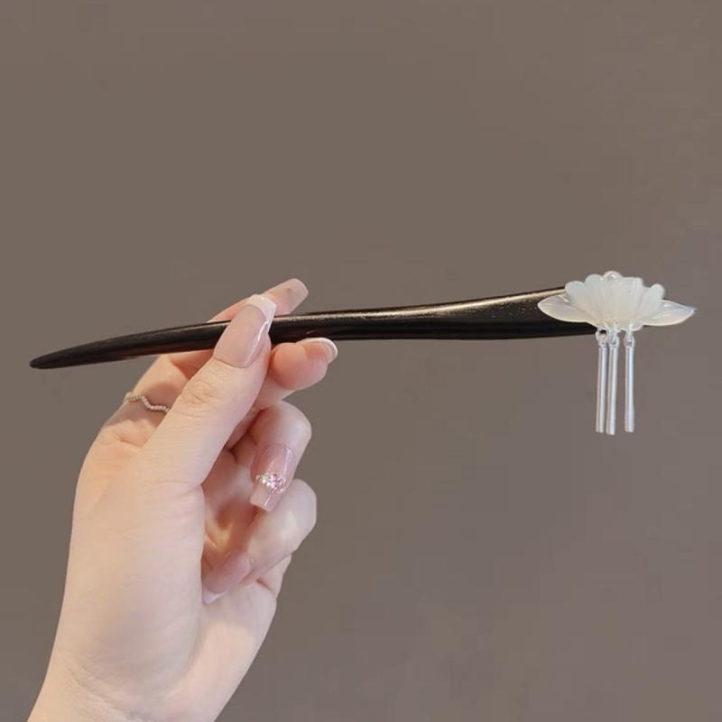 ヘアアクセサリー レディース かんざし ヘアスティック 翡翠 蓮の花 木製 上品 エレガント レトロ クラシック 揺れる 中国風 まとめ髪 和装 着物 浴衣 チャイナドレス