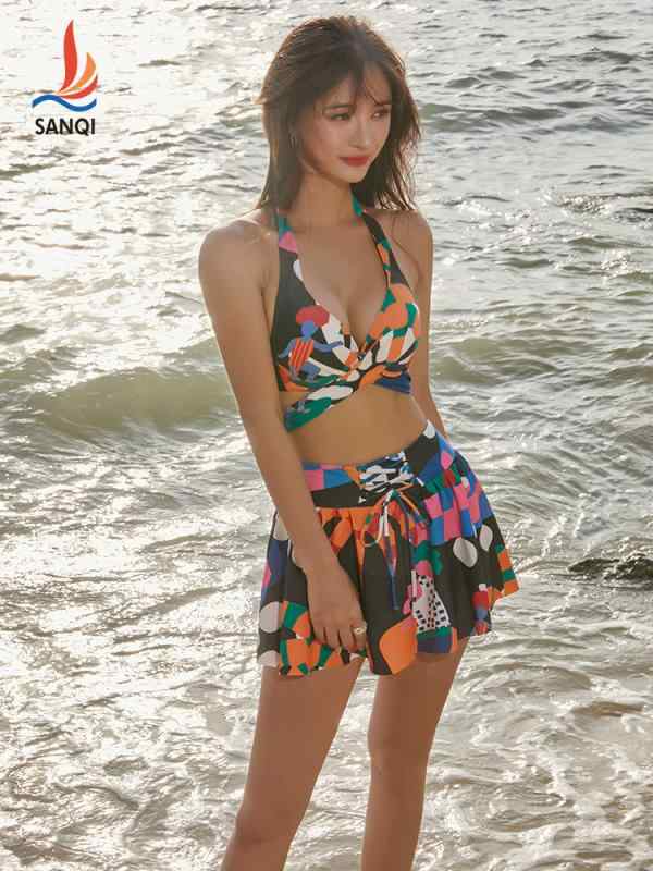 水着 レディース セパレート ツーピース 高級感 セクシー バックオープン ワイヤー入り パッド付き 花柄 リゾート バカンス プール 温泉 スパ スイムウェア