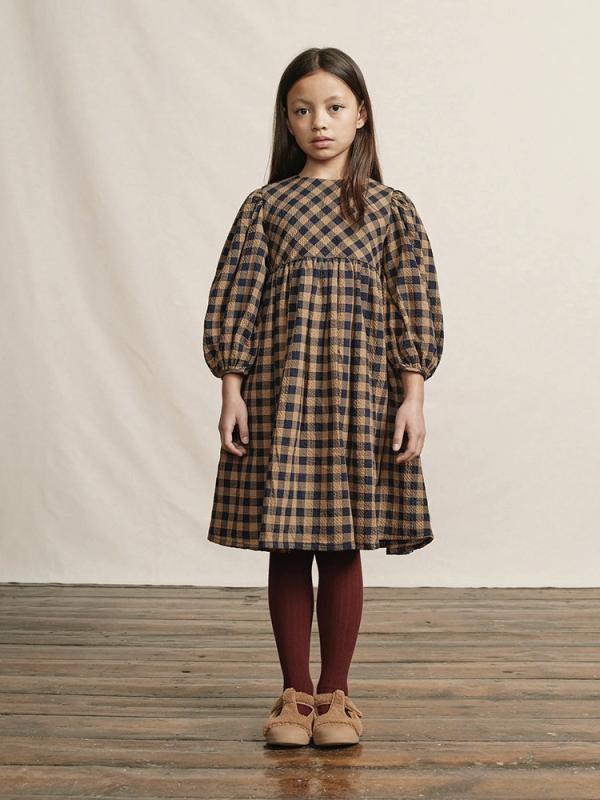 ワンピース 女の子 ガールズ 子供服 綿麻 チェック柄 春夏 ゆったり リラックスフィット レトロ クラシカル 森ガールファッション ラウンドネック ボリューム袖 ギャザー リボン 普段使い お出かけ Aラインシルエット 淡いカフェオレ ネイビー