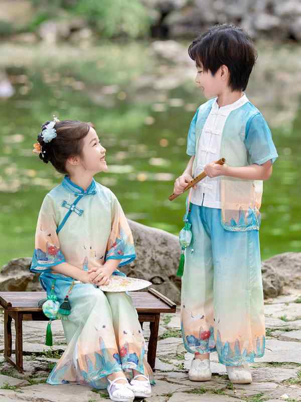 チャイナ服 キッズ 子供服 男の子 女の子 男女兼用 新中国風 唐装 漢服 春夏 蓮柄 半袖 長ズボン 2点セット 小学生 合唱 発表会 舞台衣装 ポリエステル 薄手 柔らかい