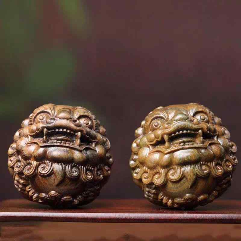 健康球 天然緑檀木製 彫刻 貔貅 ヒキュウ 獅子頭 抱球 マッサージボール 握り玉 ペア 開運 幸運 風水 縁起物 手遊び ストレス解消 リラックス ヒーリング 置物 オブジェ