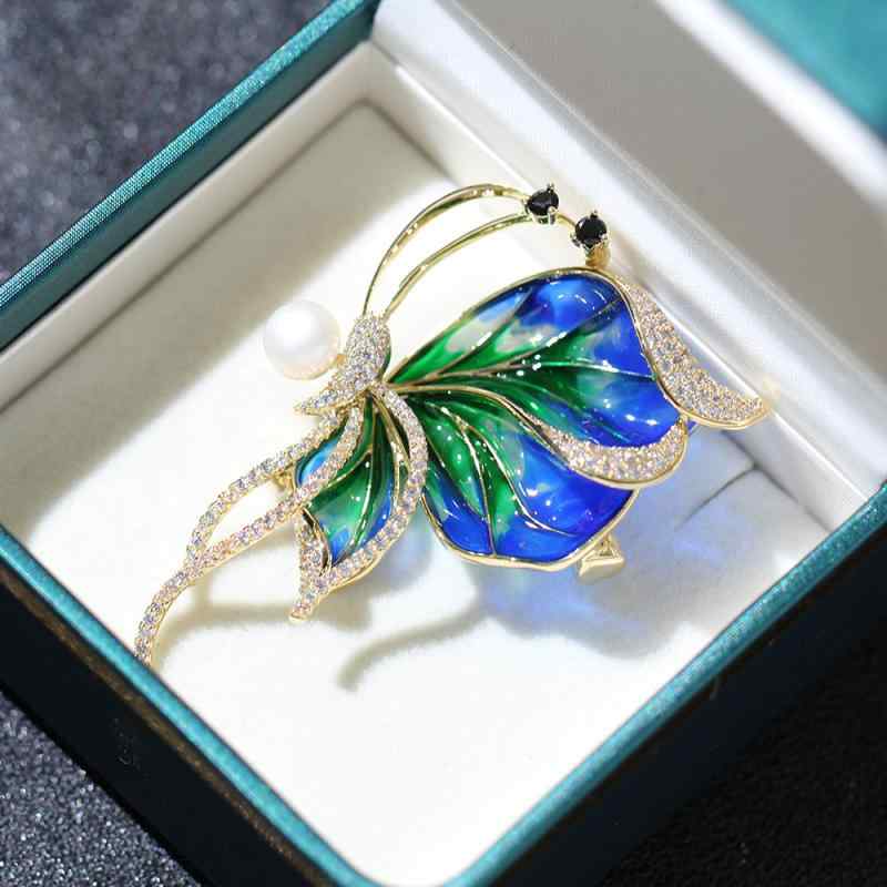 ブローチ レディース 上品 エレガント 高級感 個性的 花蝶 昆虫モチーフ 淡水パール 七宝焼き 三色グラデーション ファッション小物 飾り
