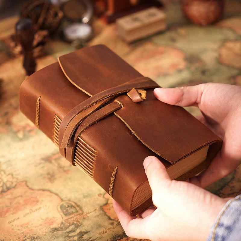 手帳 牛革 レザー ハンドメイド ヨーロピアン レトロ アンティーク風 三つ折り 革紐 日記帳 スケッチブック デッサン帳 ノート ブラウン おしゃれ 文房具 雑貨