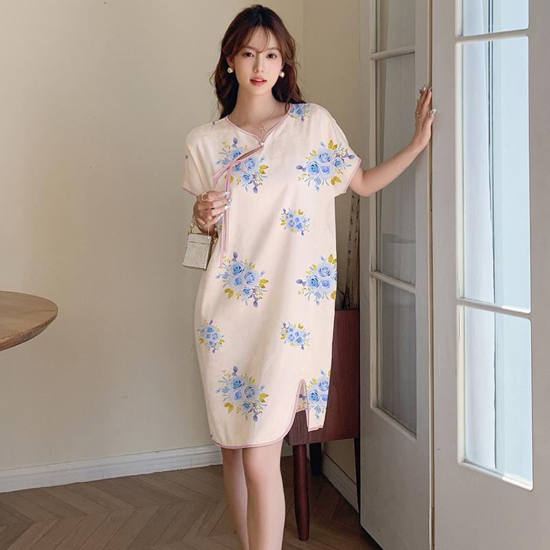 ルームウェア レディース 女性用 接触冷感 薄手 サテン パジャマワンピース ナイトウェア ポリエステルサテン ミディ丈 クルーネック 五分袖 快適 涼しい ワンマイルウェア 春夏 部屋着 かわいい フェミニン おうち時間 チャイナ風
